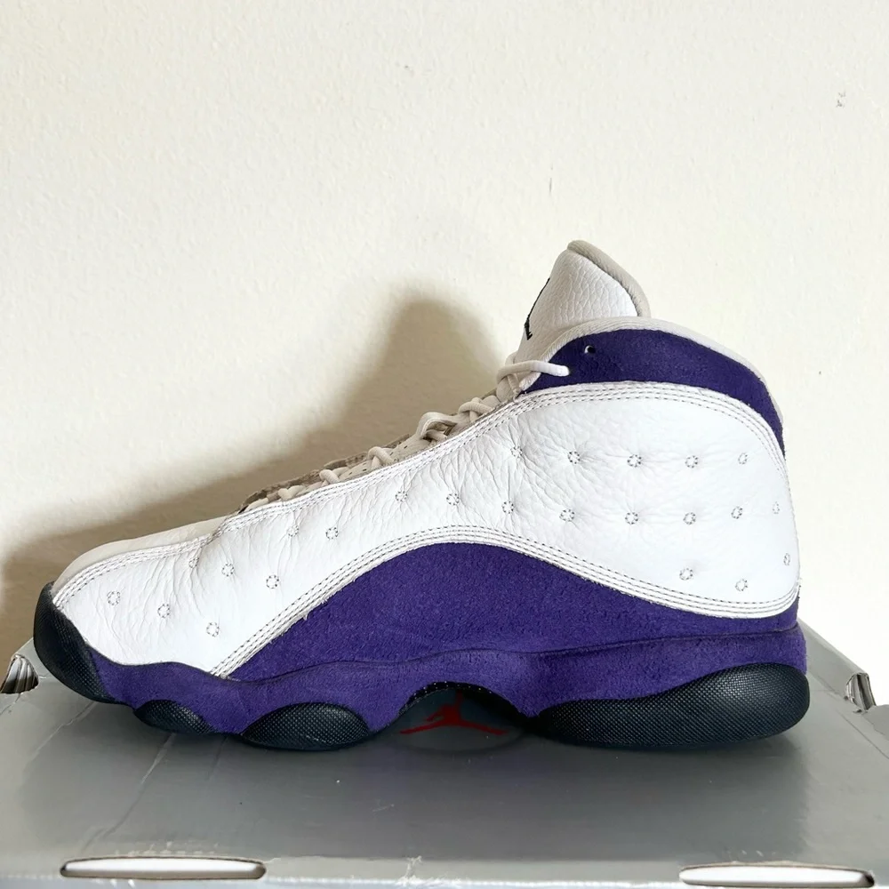 AUTHENTIC Jordan 13 Retro Lakers size 9 414571-105 2019 PRE-OWNED with OG BOX